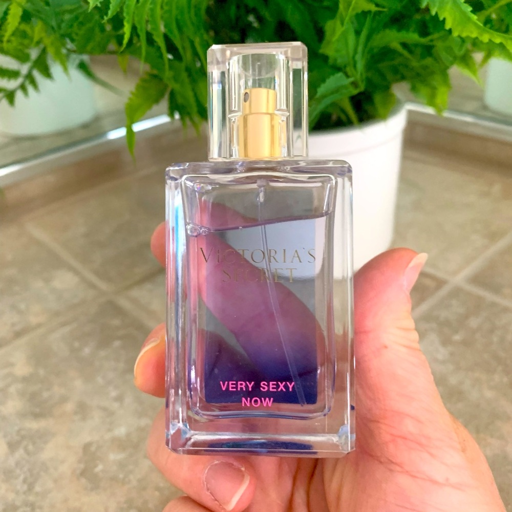VS Very Sexy Now